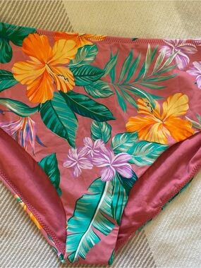 NWOT Women’s Tropical Floral Bikini Bottom